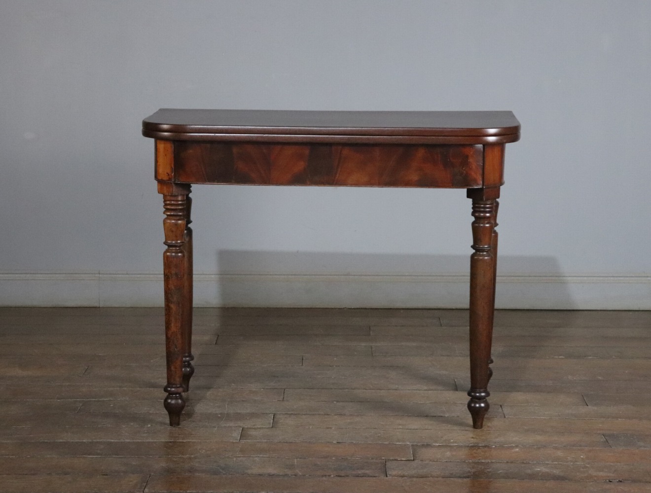 フォールドオーバーテーブル