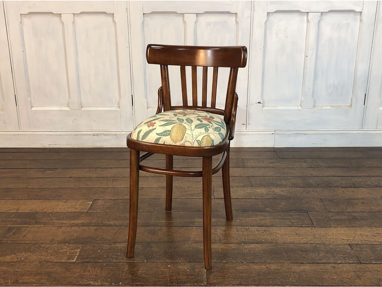 ベントウッドチェア with William Morris