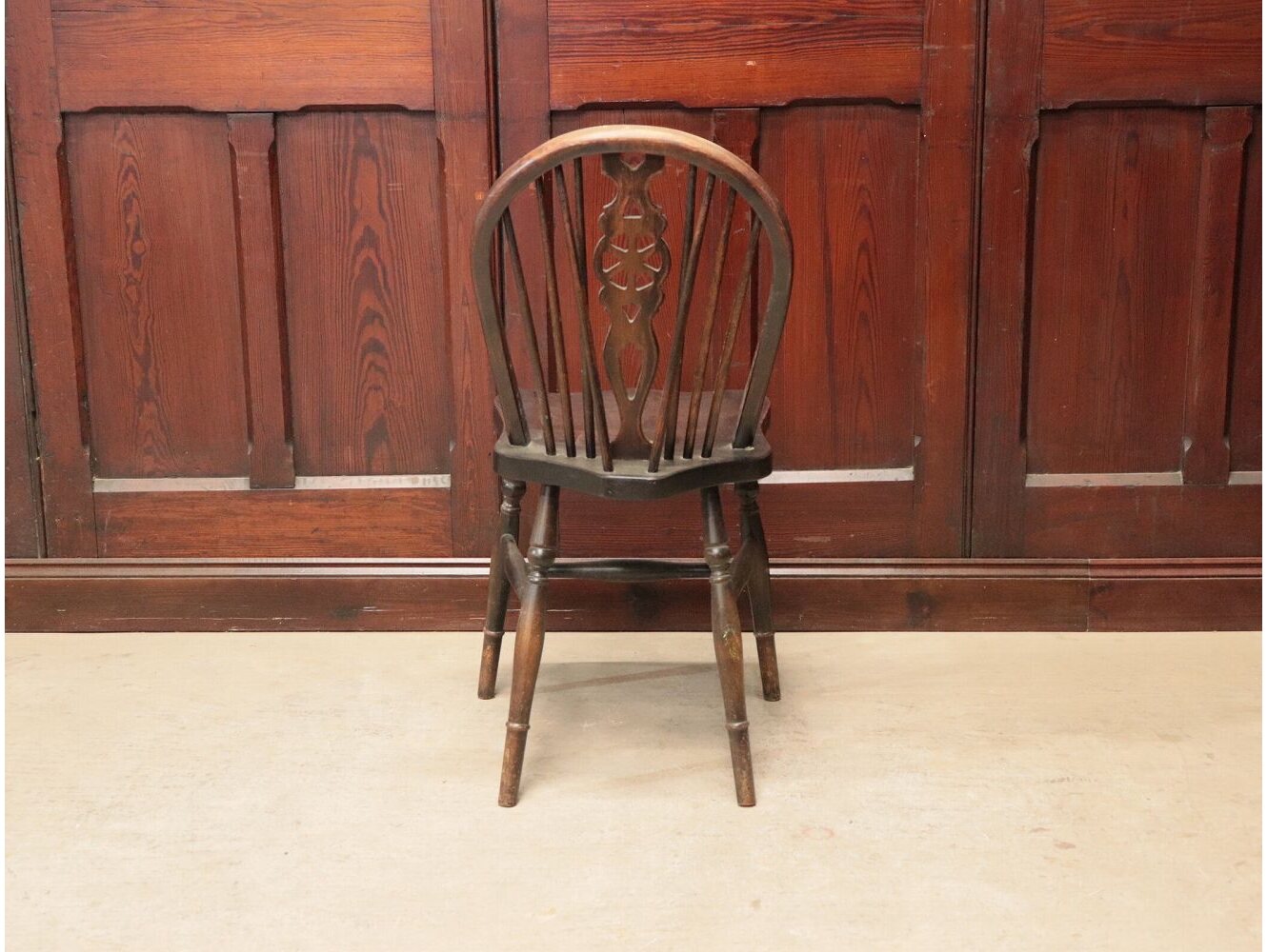 ホイールバックチェア