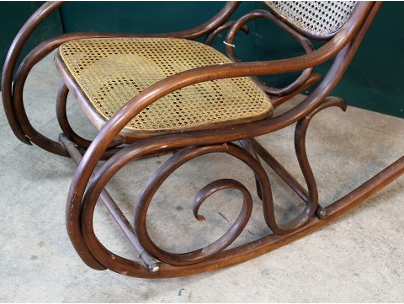 ベントウッドロッキングチェア