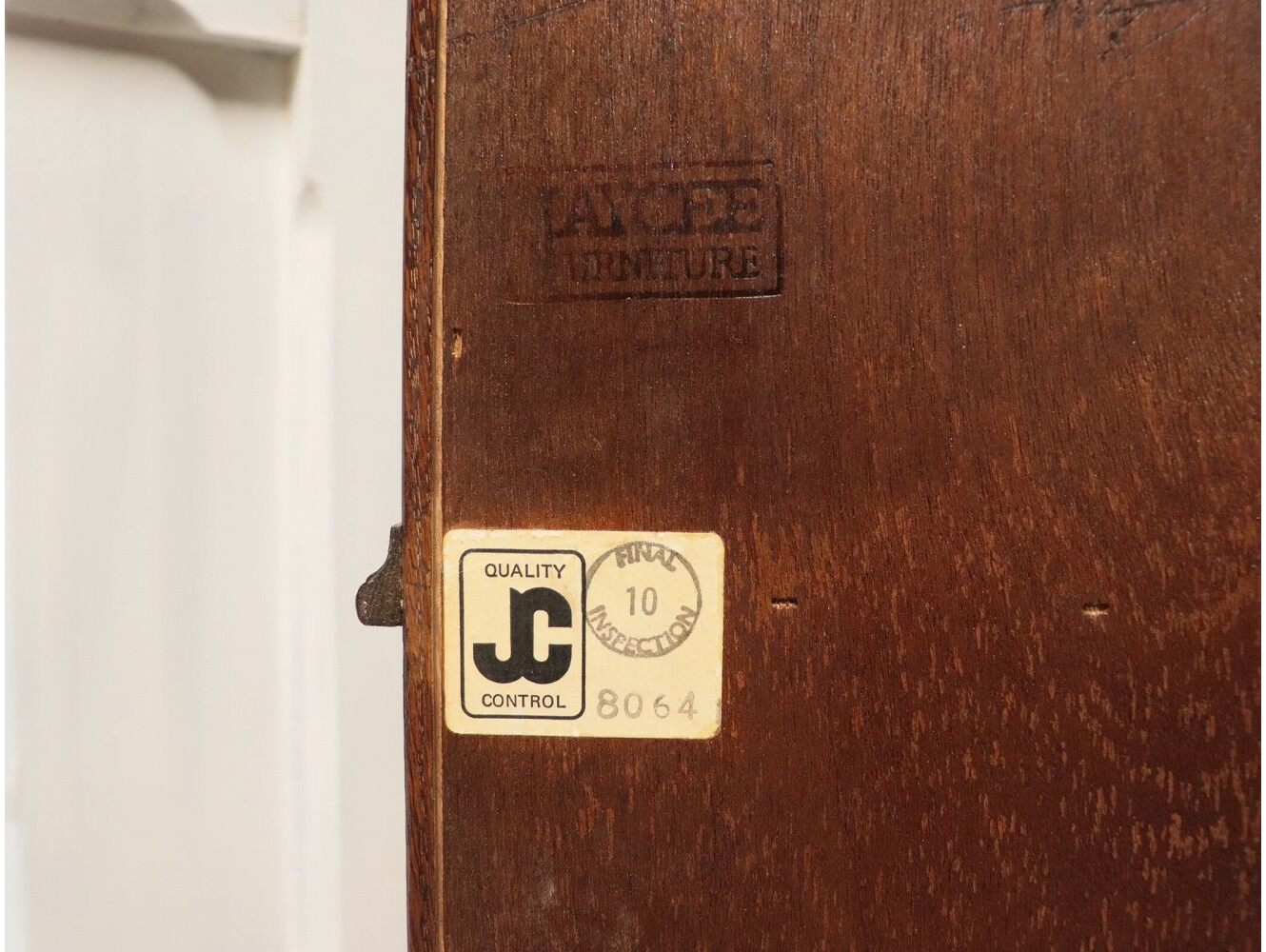 コーナーキャビネット