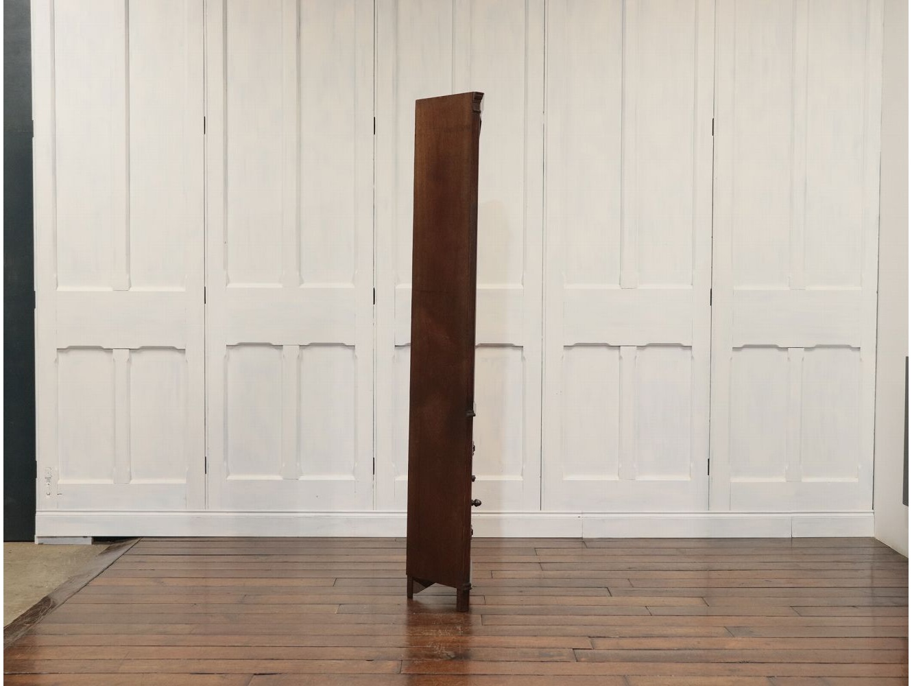 コーナーキャビネット