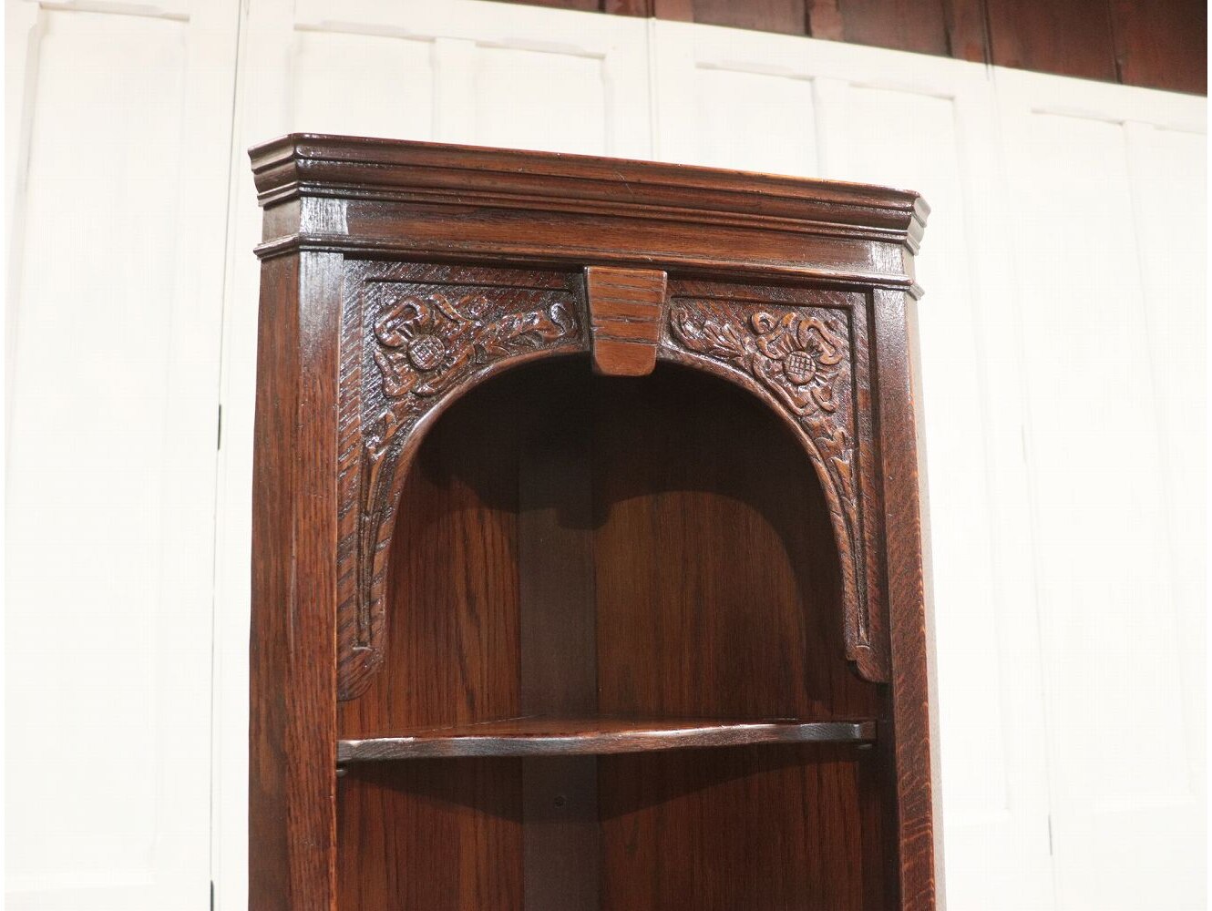 コーナーキャビネット