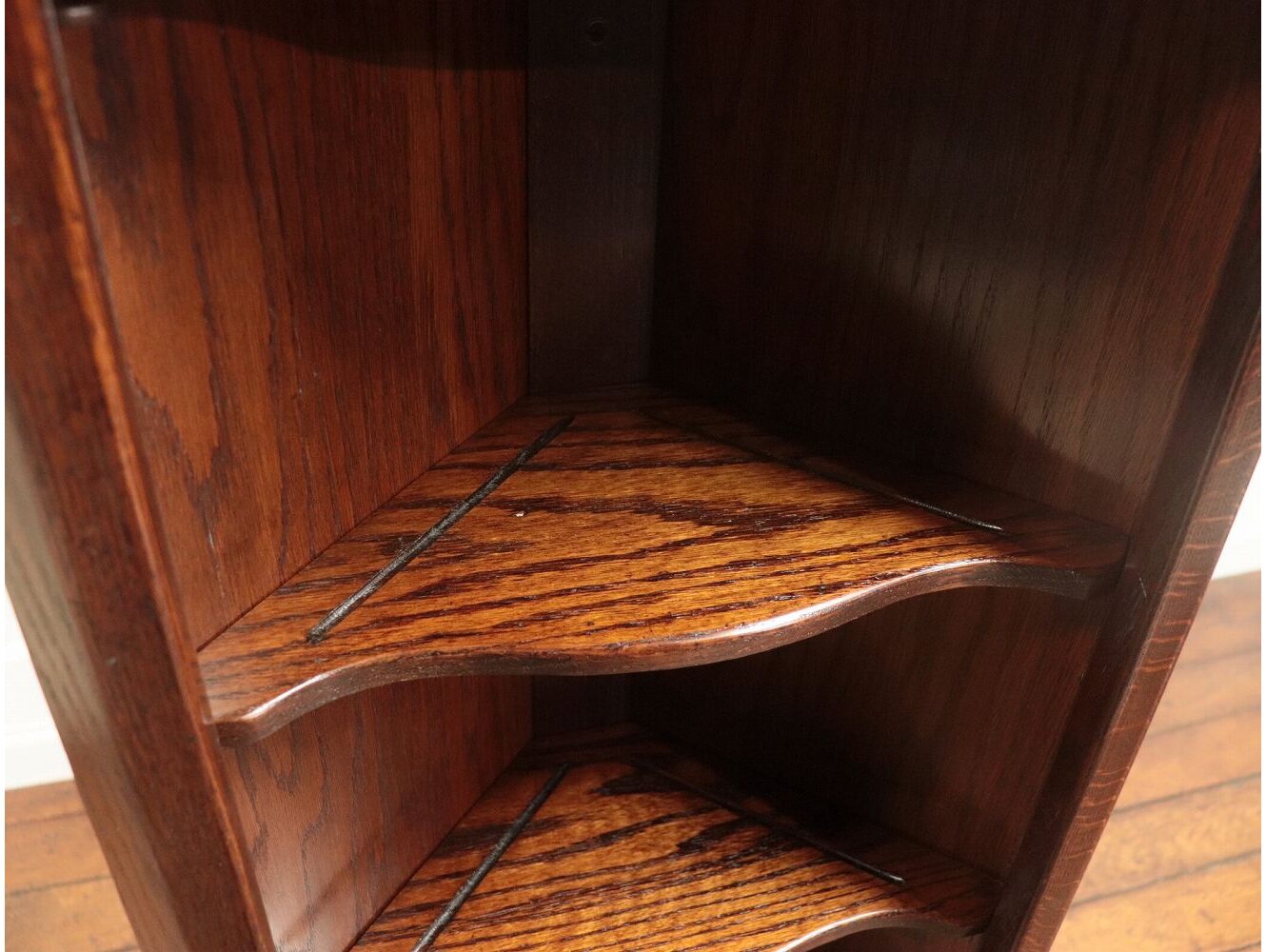 コーナーキャビネット