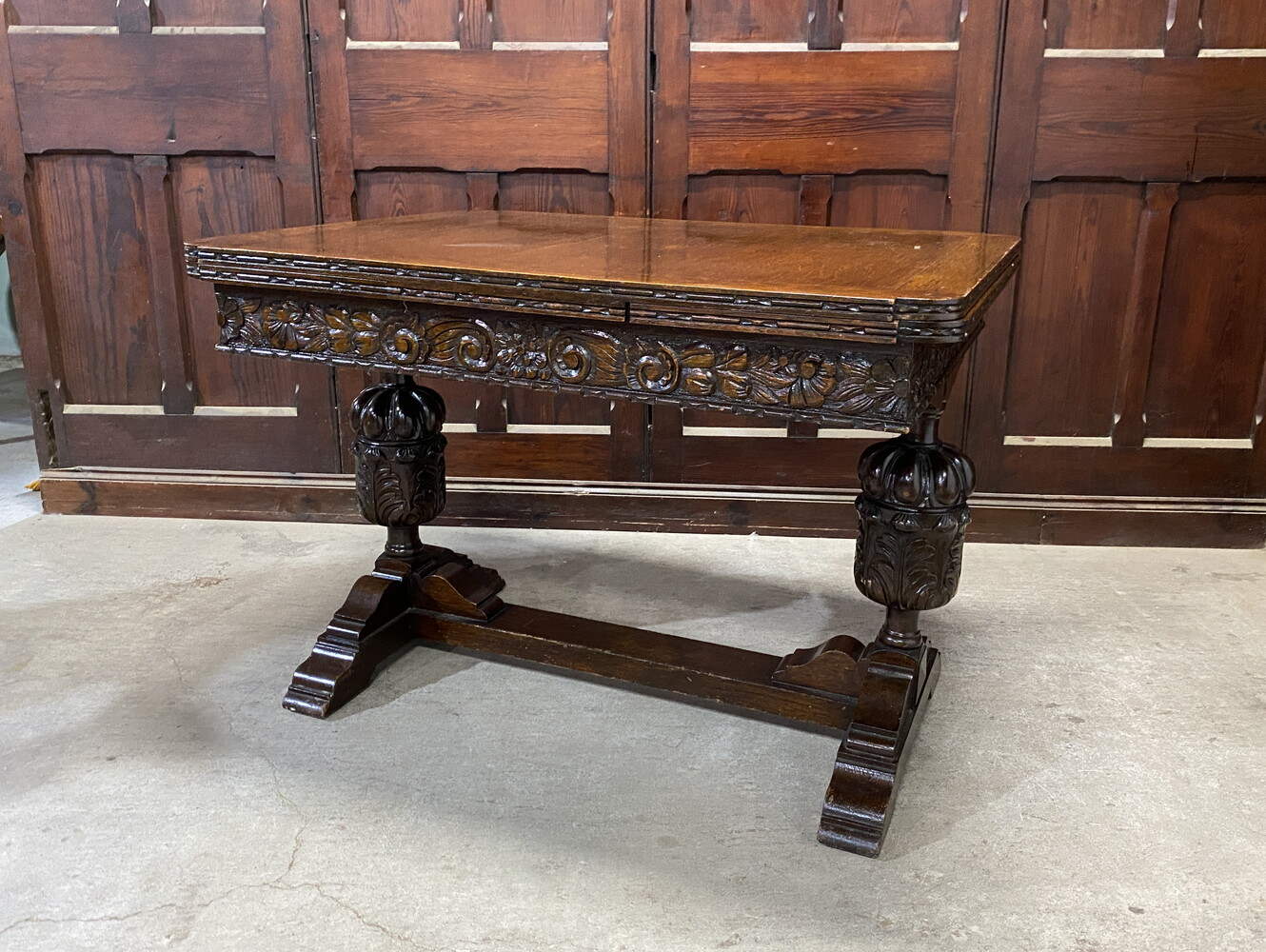 ドローリーフテーブル