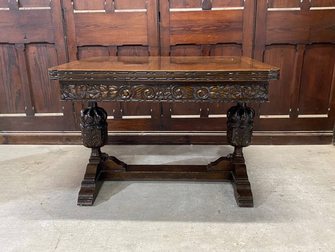 ドローリーフテーブル