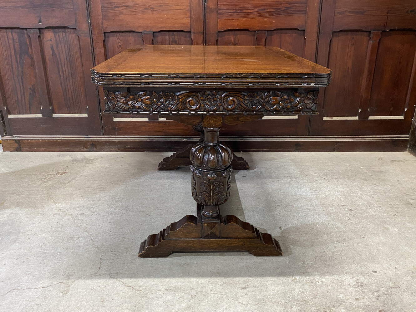 ドローリーフテーブル