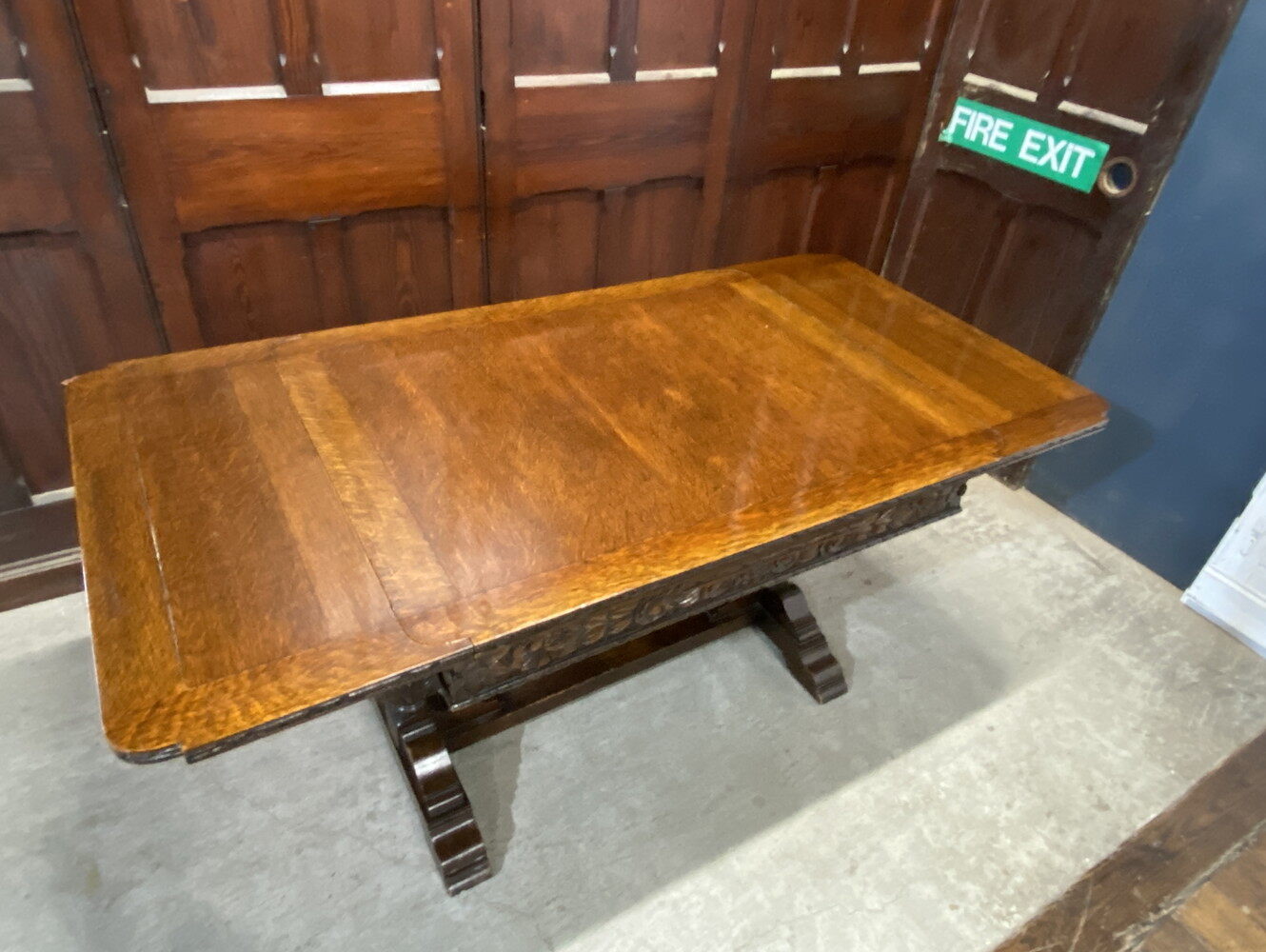 ドローリーフテーブル