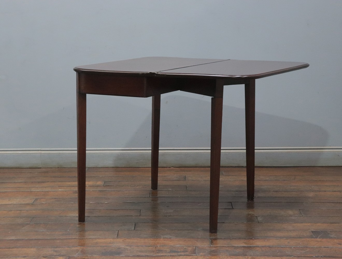 フォールドオーバーテーブル