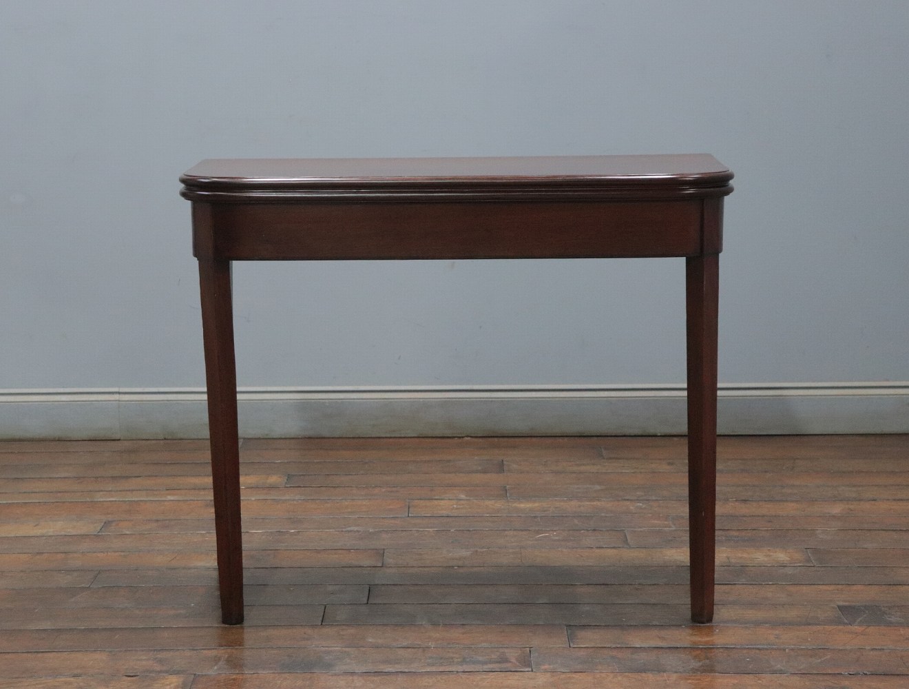 フォールドオーバーテーブル