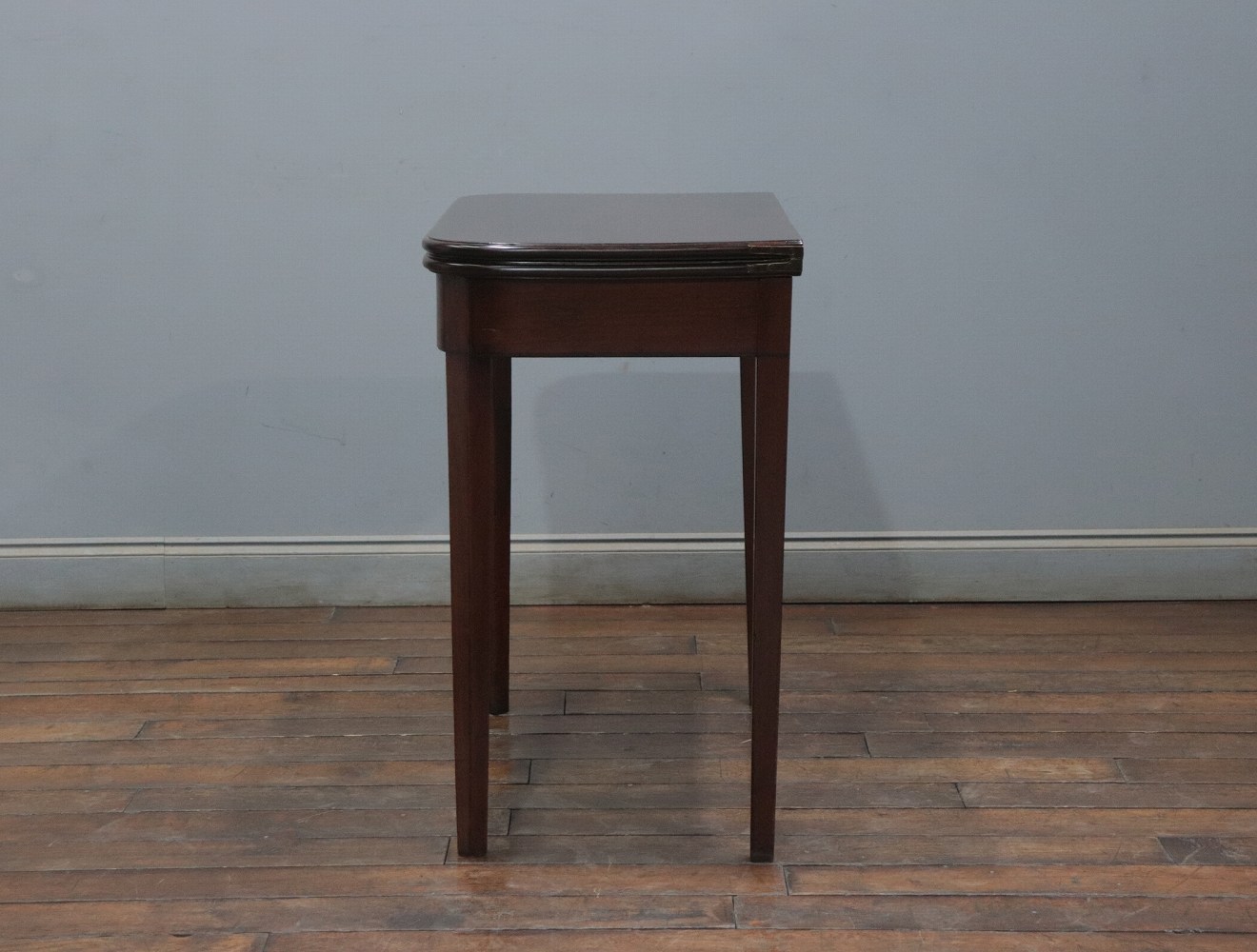 フォールドオーバーテーブル