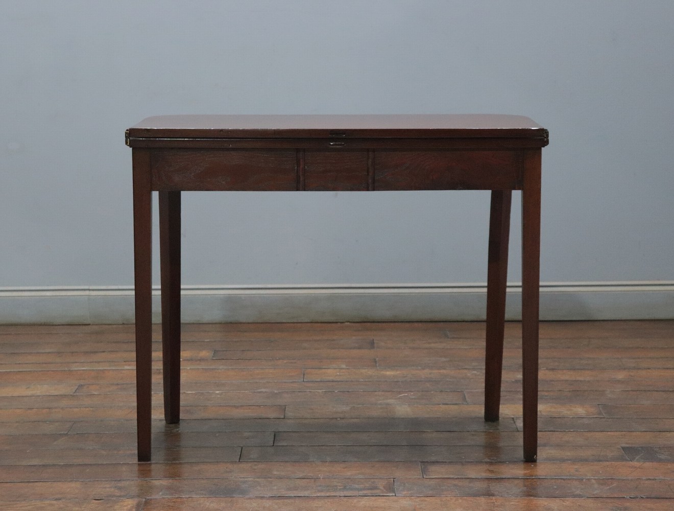 フォールドオーバーテーブル