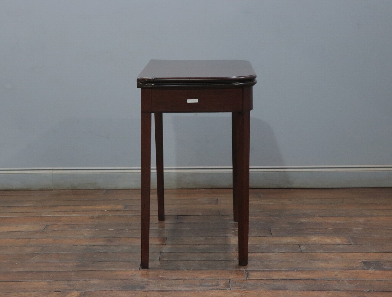 フォールドオーバーテーブル