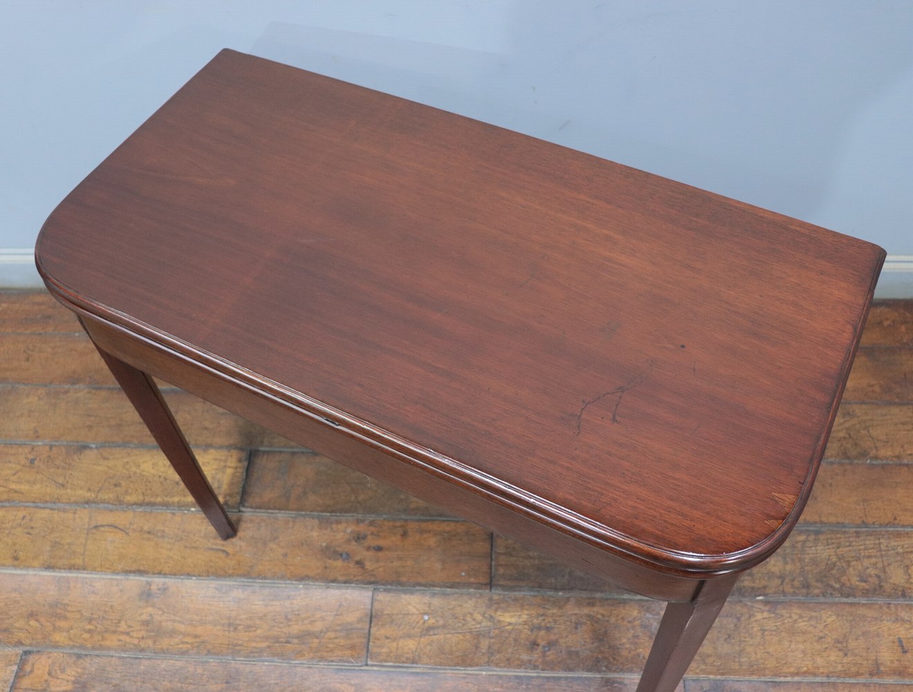 フォールドオーバーテーブル