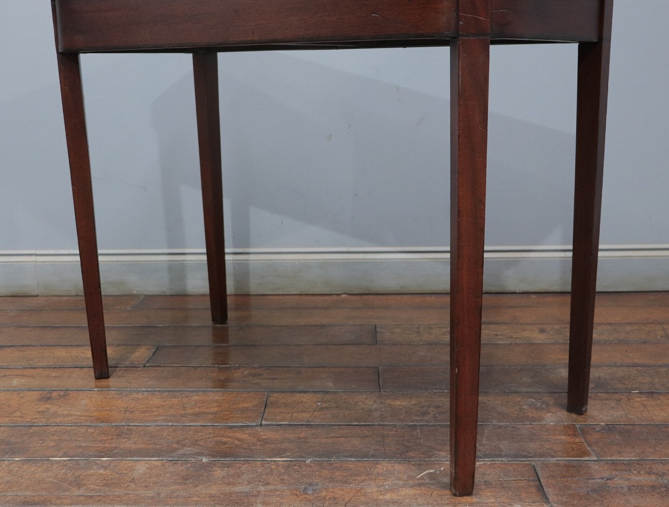 フォールドオーバーテーブル