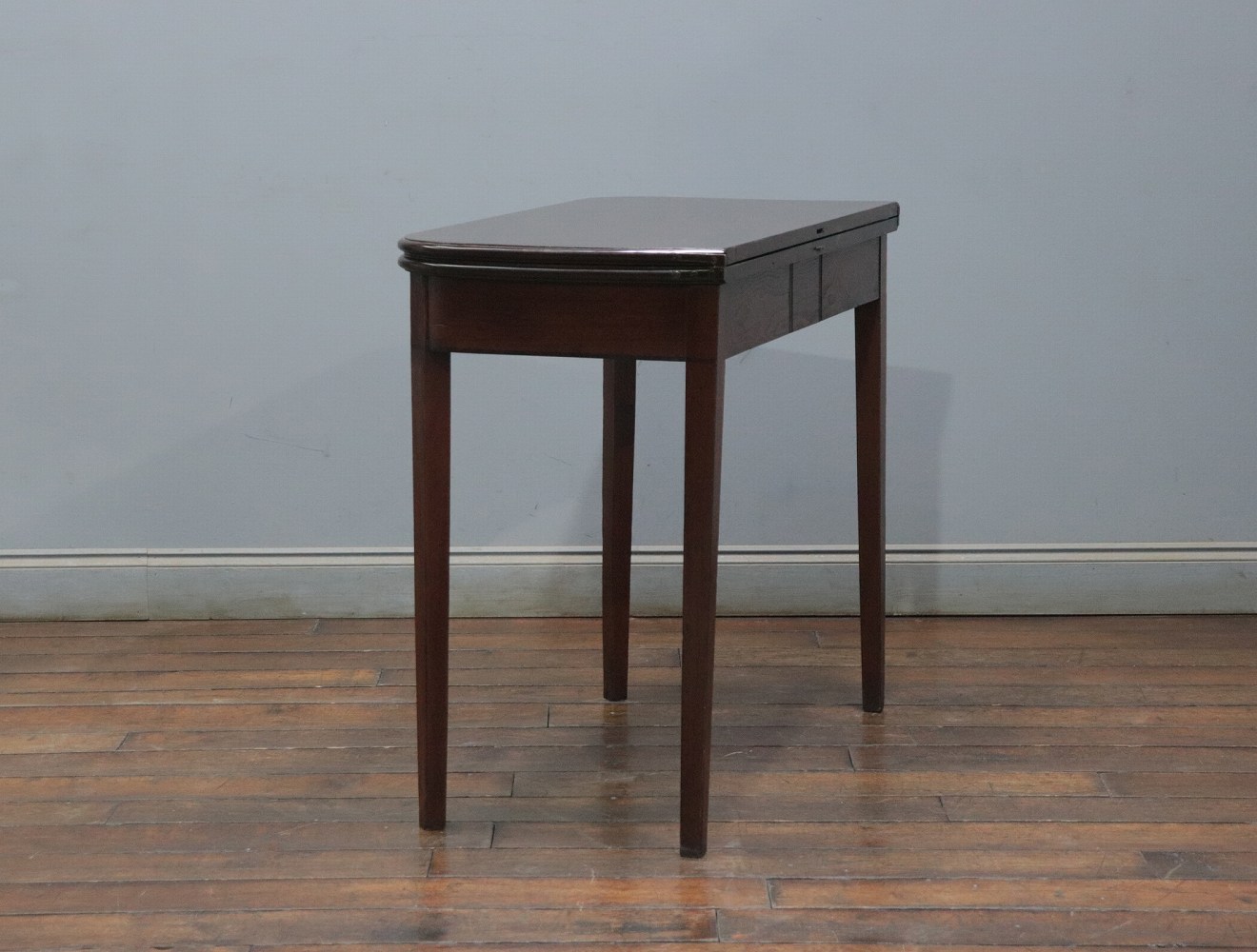 フォールドオーバーテーブル