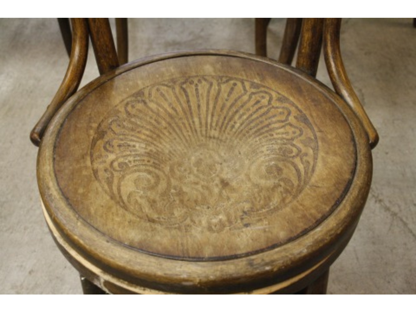 ベントウッドアームチェア