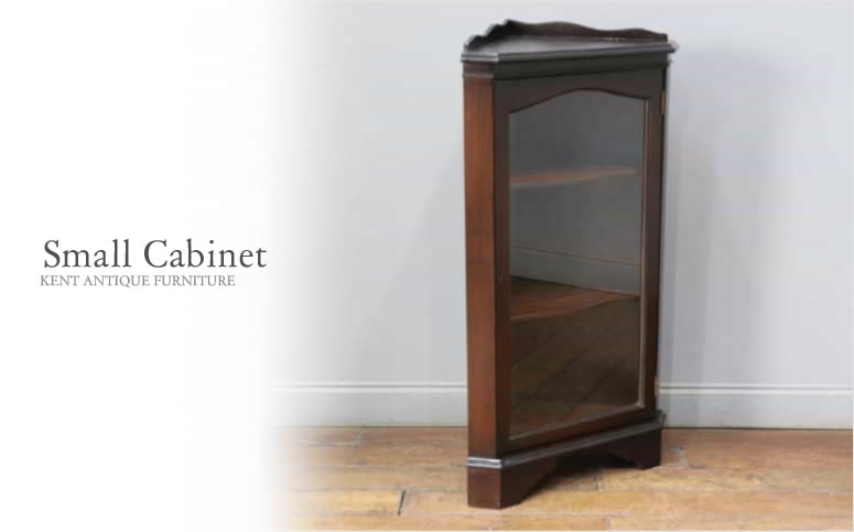 コーナーキャビネット