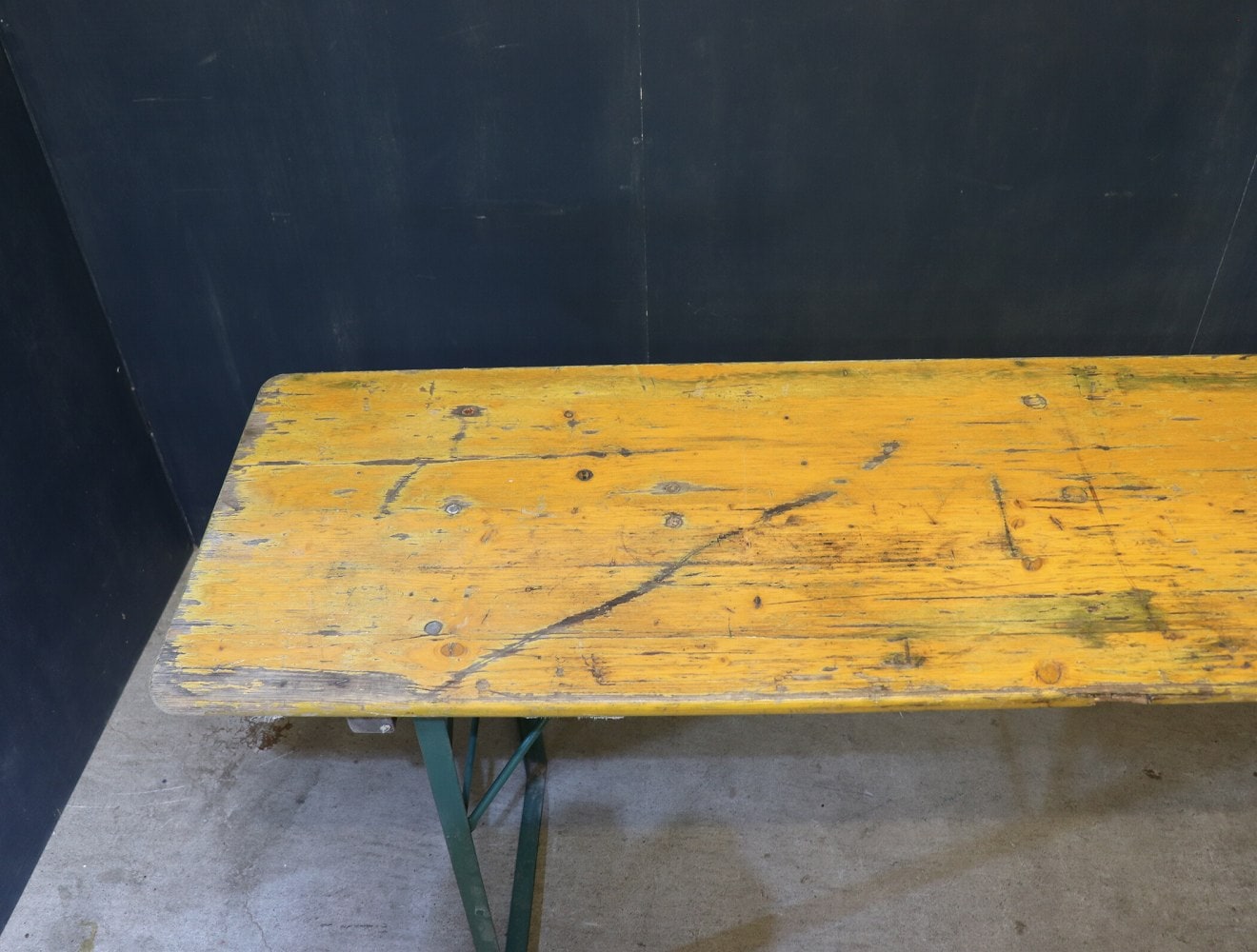 フォールディングテーブル