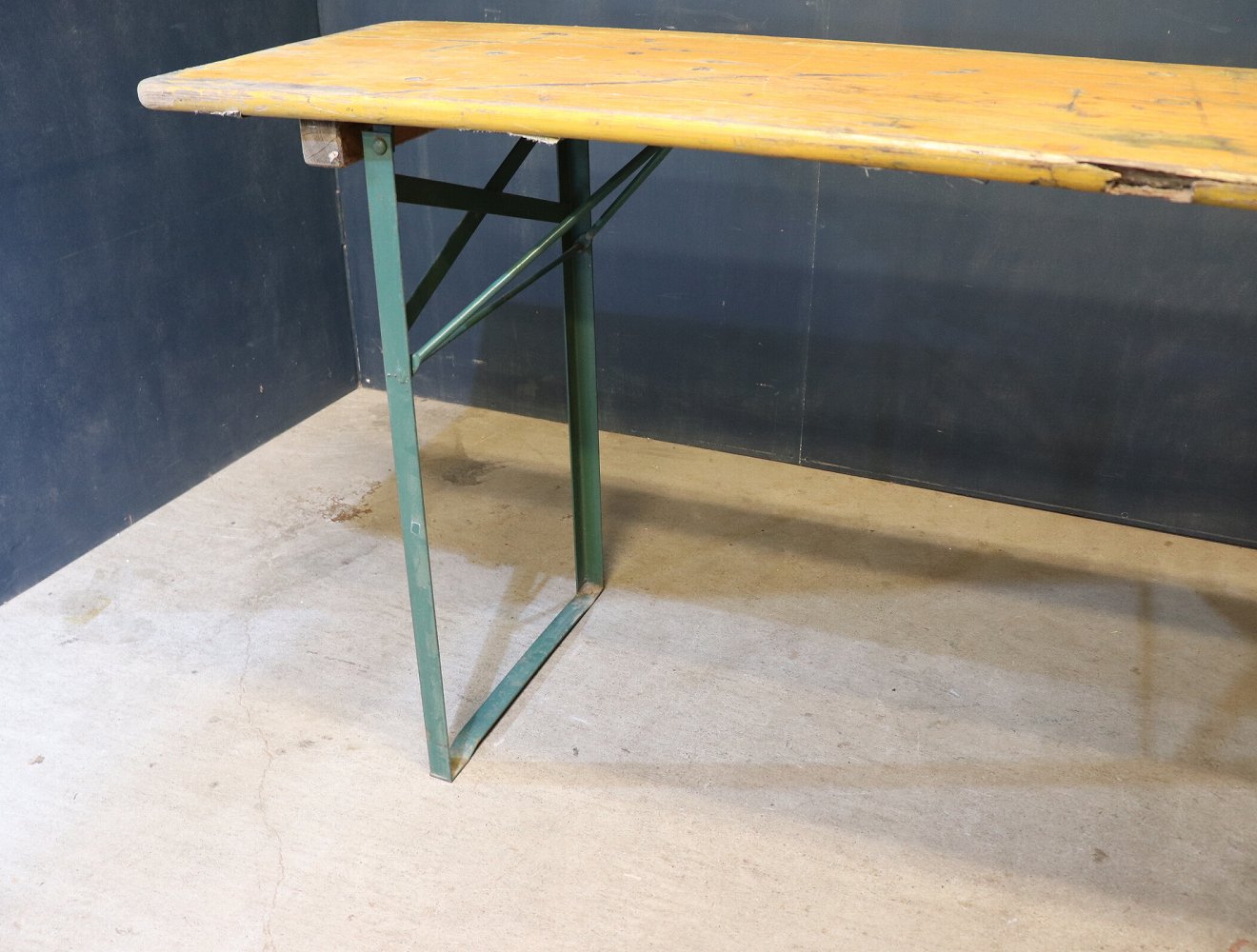 フォールディングテーブル