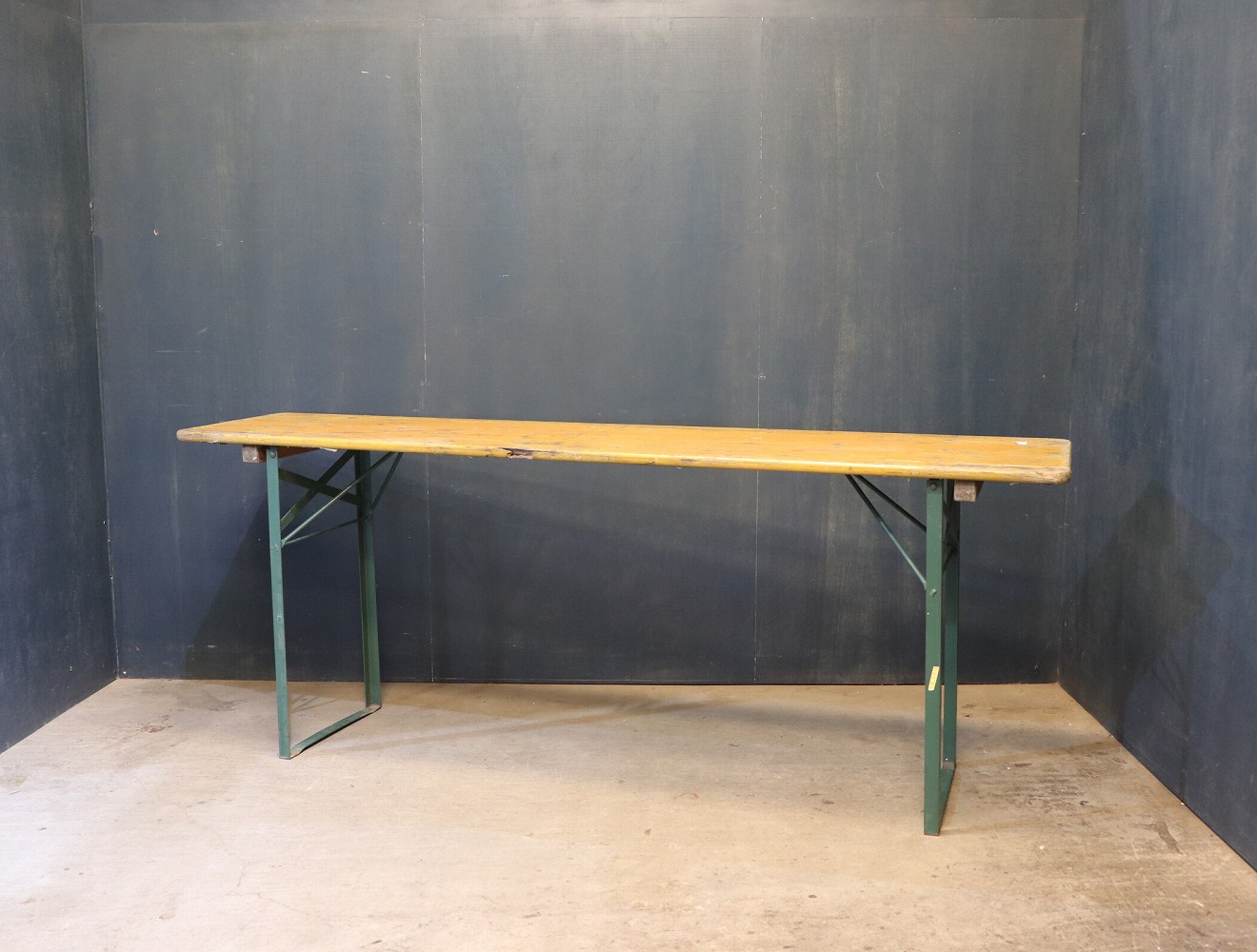 フォールディングテーブル