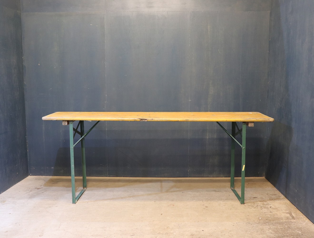 フォールディングテーブル