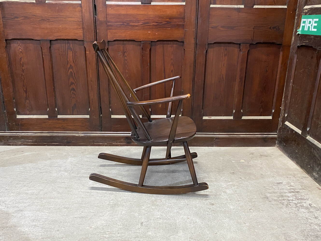 ゴールドスミスロッキングチェア ERCOL