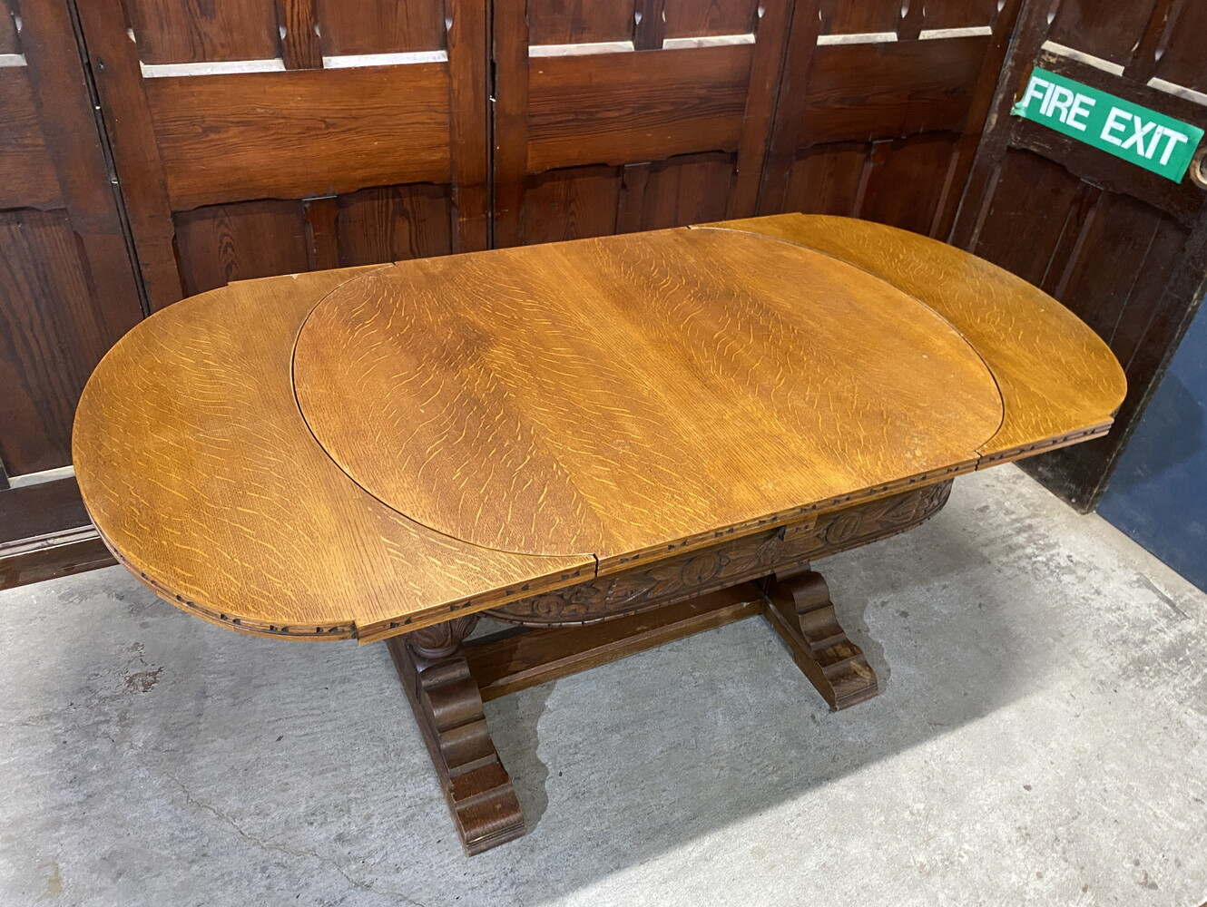 ドローリーフテーブル