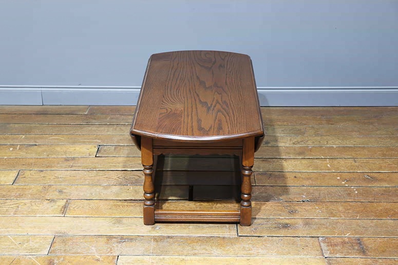 センターテーブル