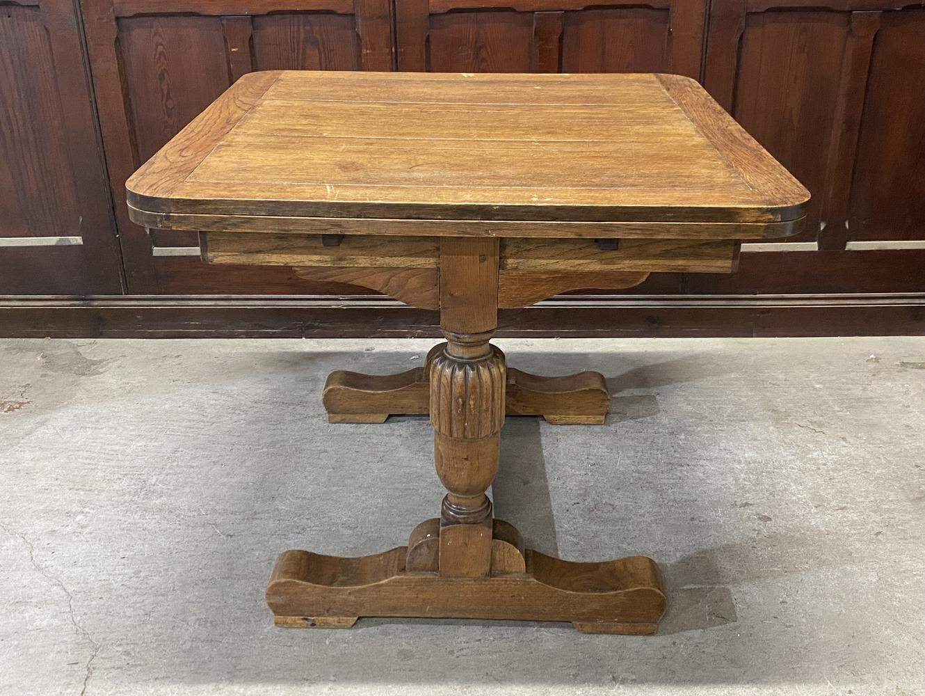 ドローリーフテーブル