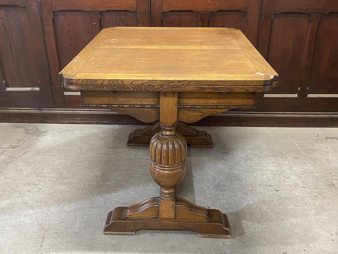 ドローリーフテーブル