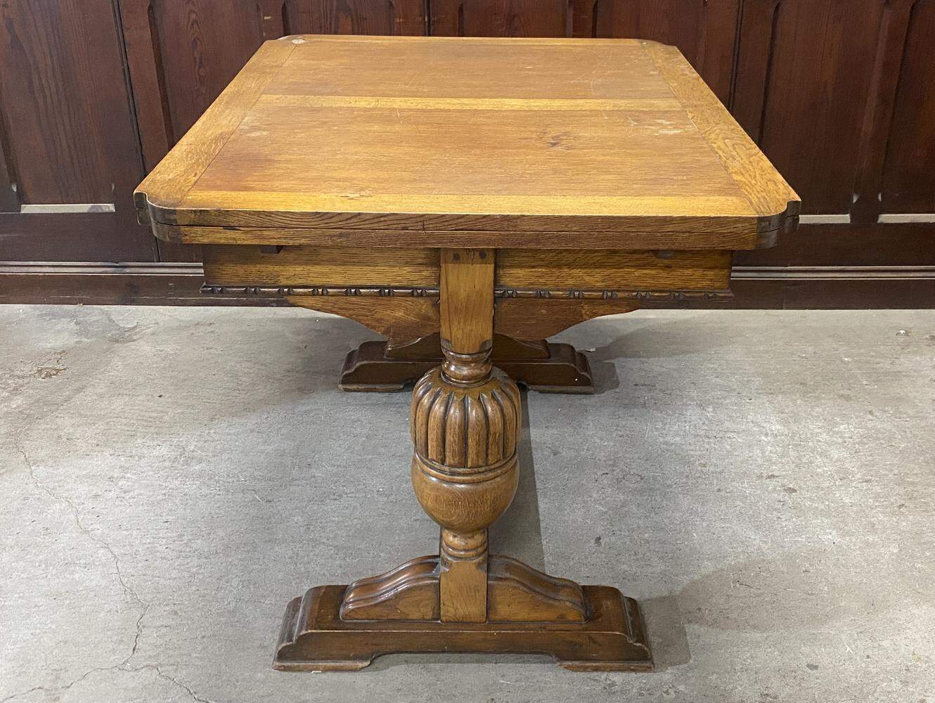 ドローリーフテーブル