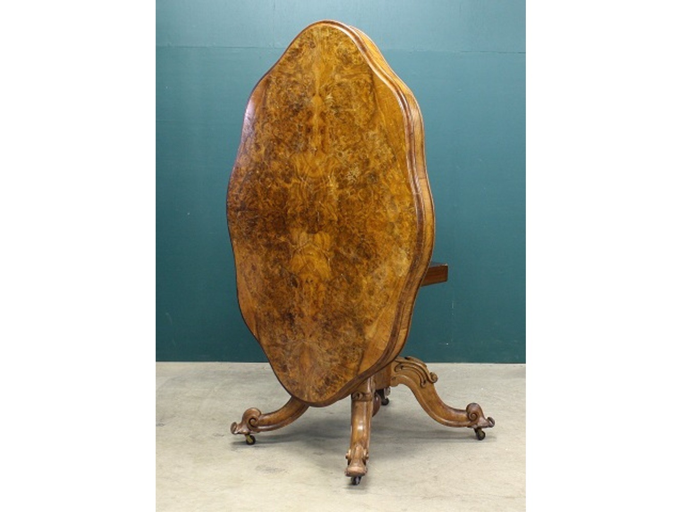 ダイニングテーブル