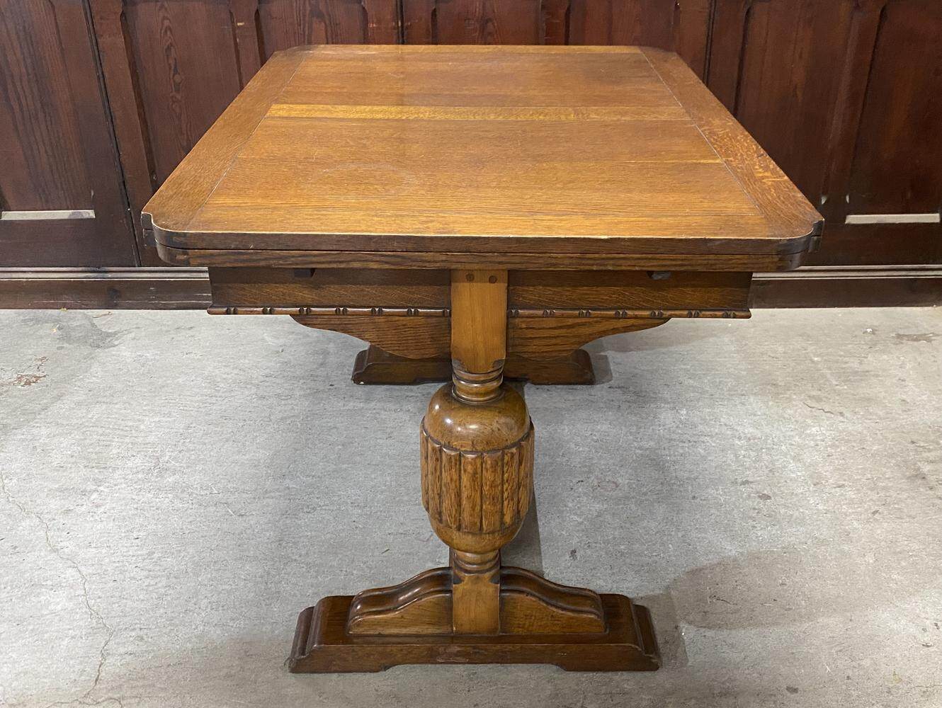 ドローリーフテーブル