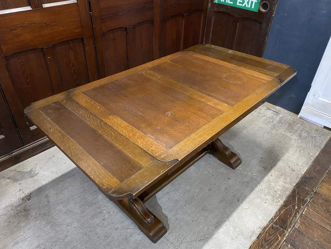 ドローリーフテーブル