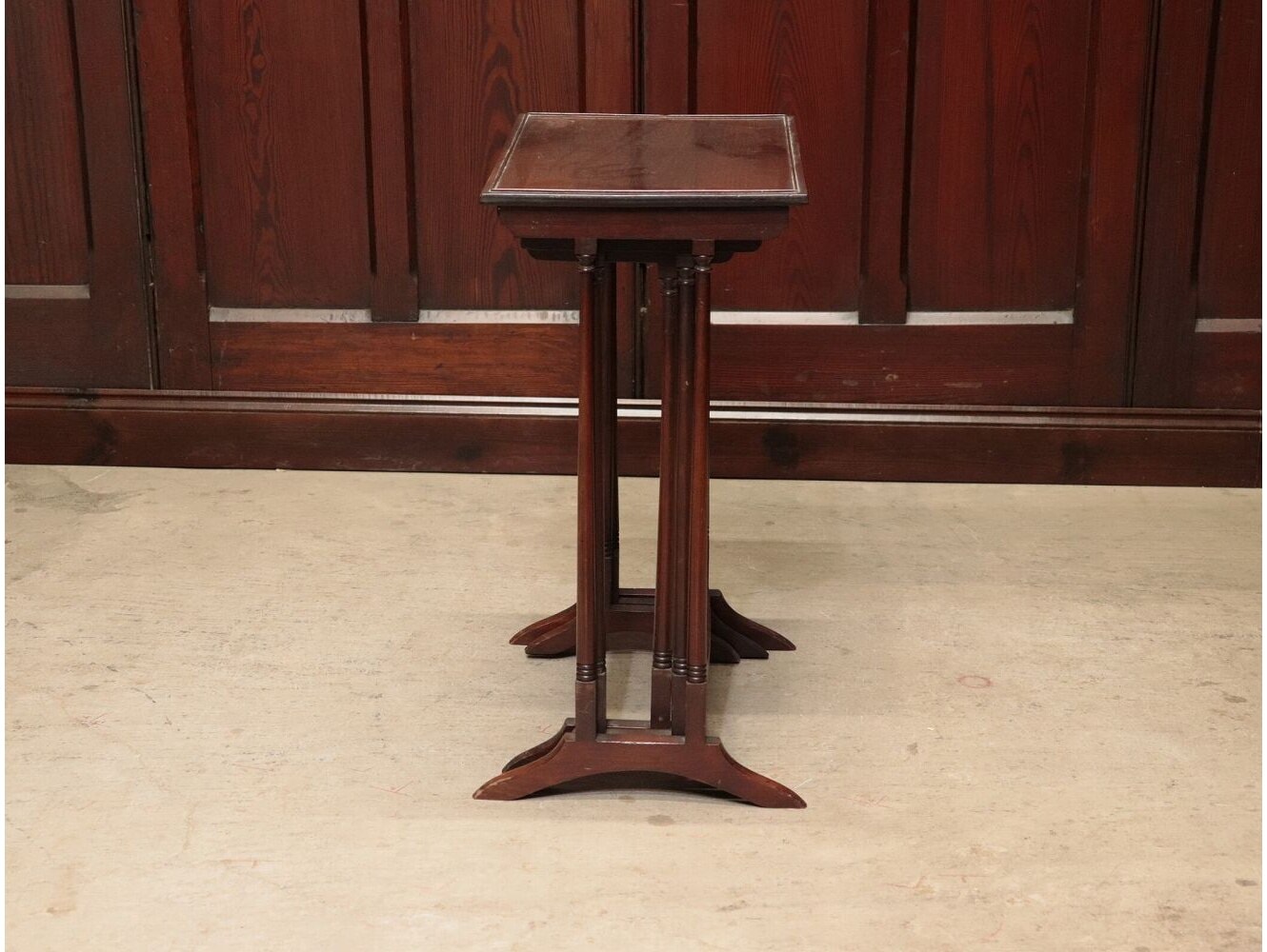 ネストテーブル