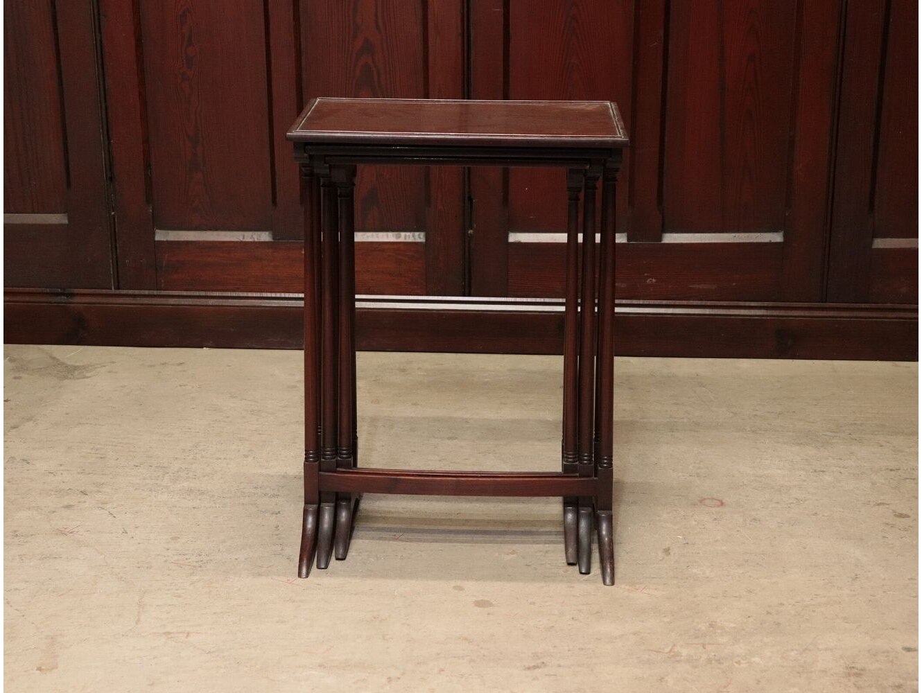 ネストテーブル