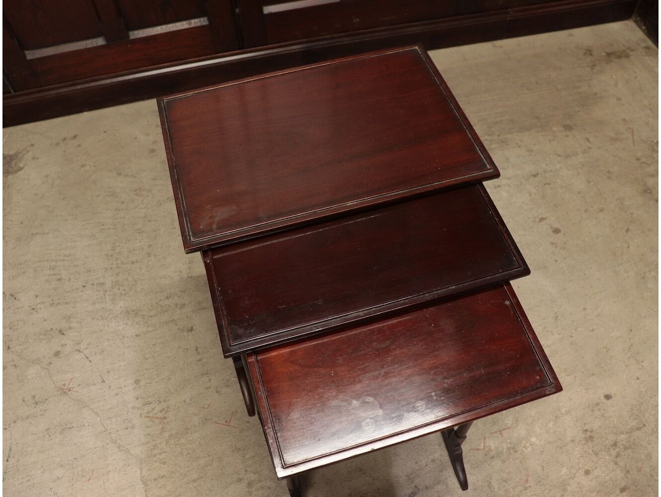 ネストテーブル