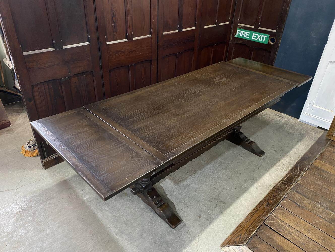 ドローリーフテーブル