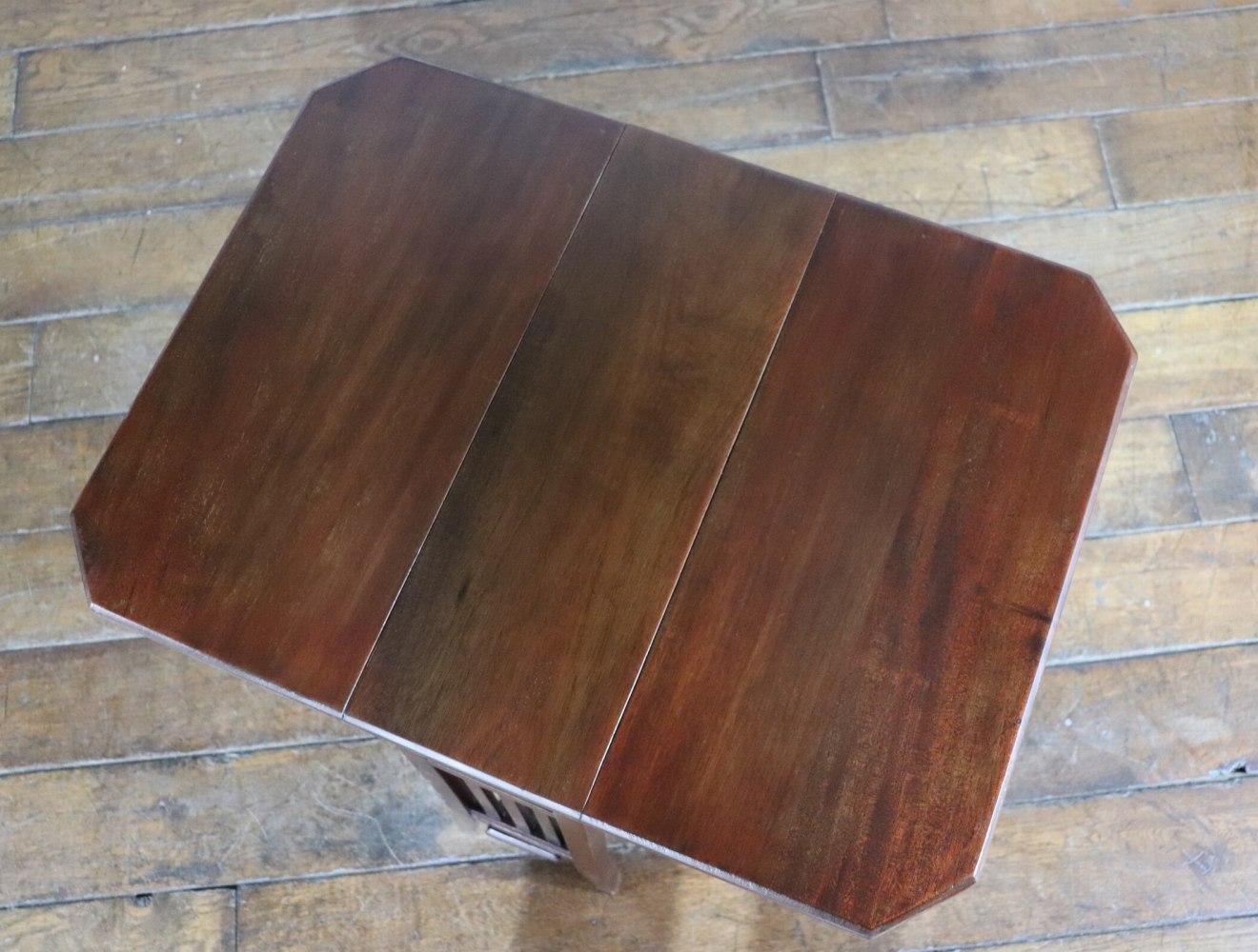 サザーランドテーブル