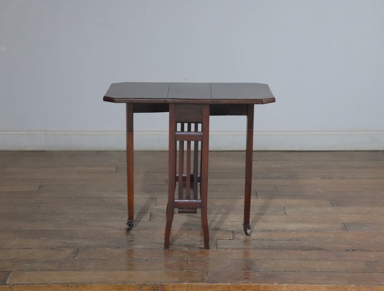 サザーランドテーブル