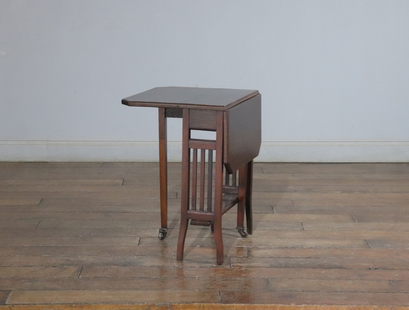 サザーランドテーブル