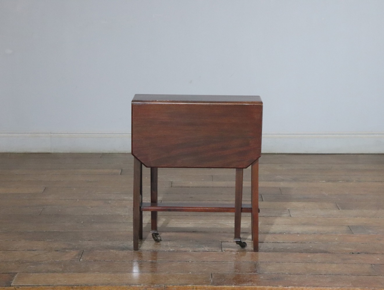 サザーランドテーブル