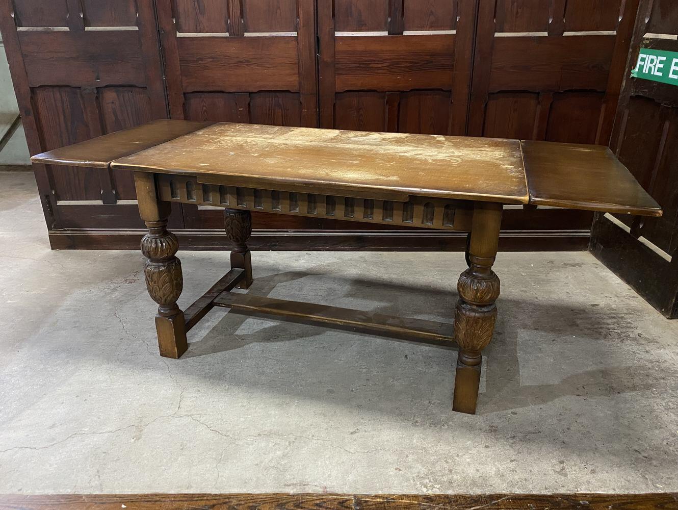 ドローリーフテーブル