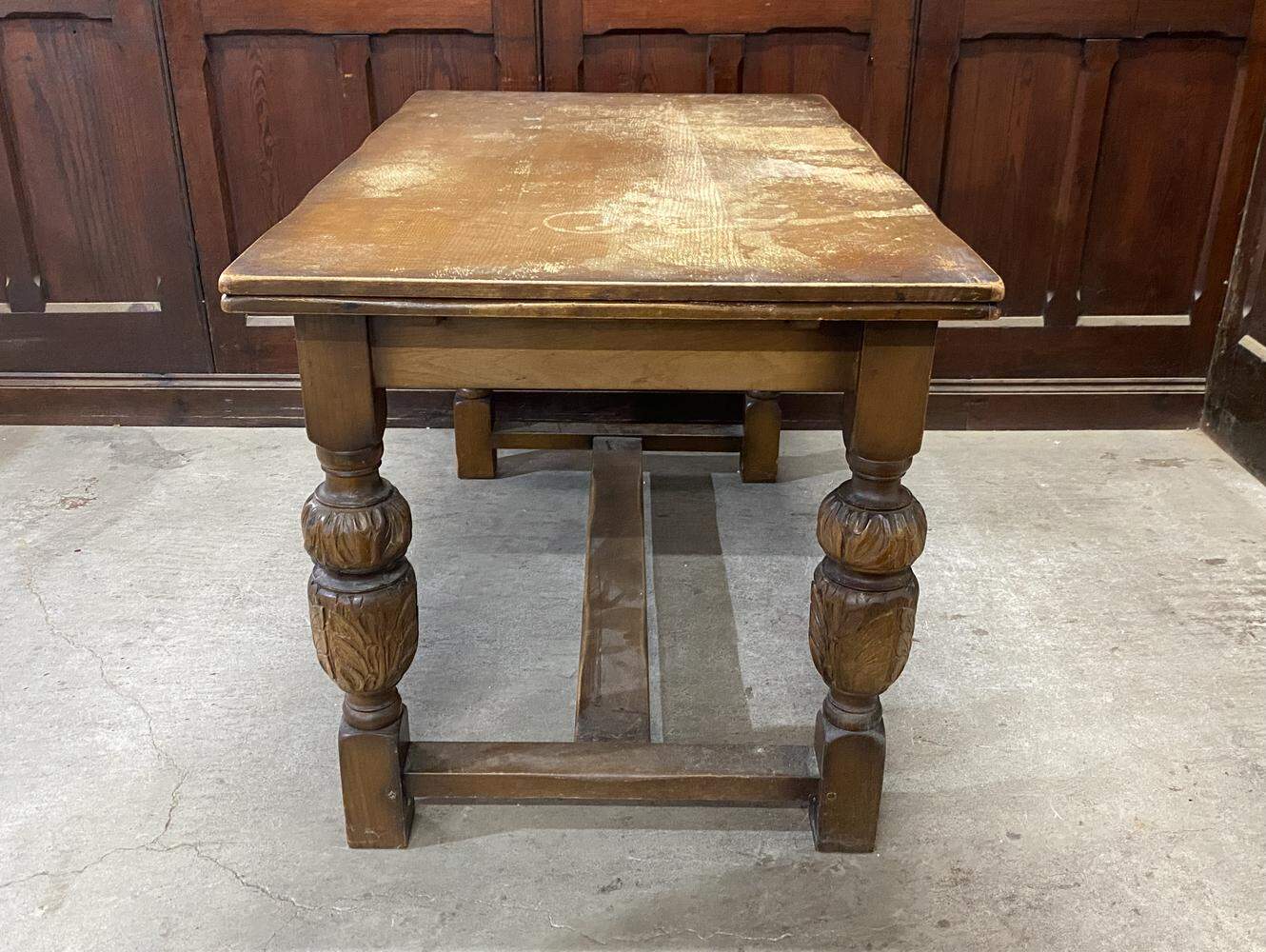 ドローリーフテーブル