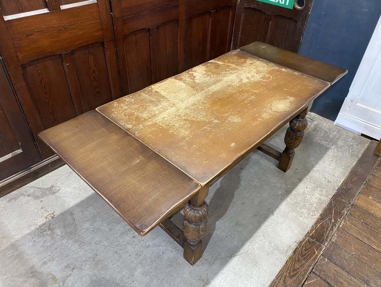 ドローリーフテーブル