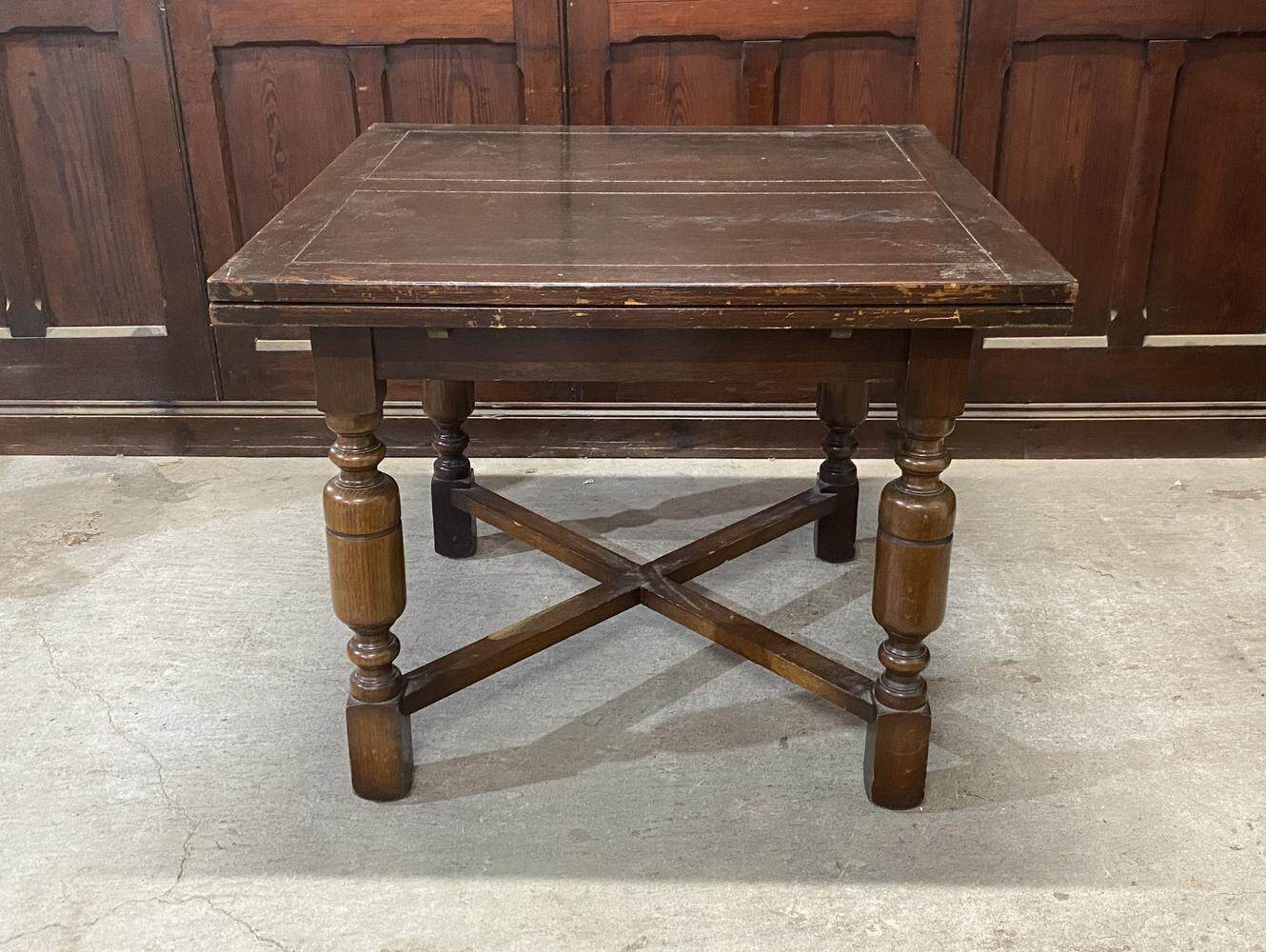 ドローリーフテーブル