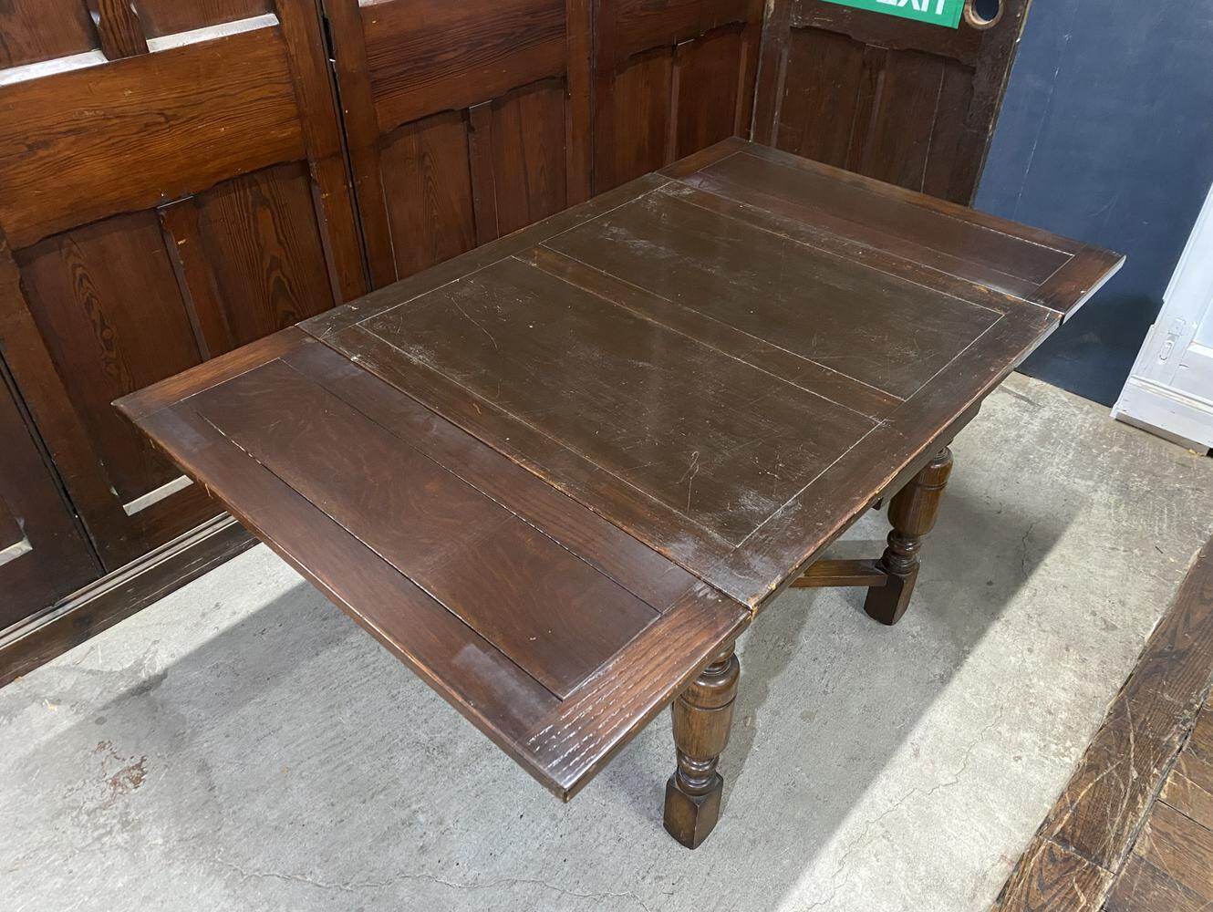 ドローリーフテーブル