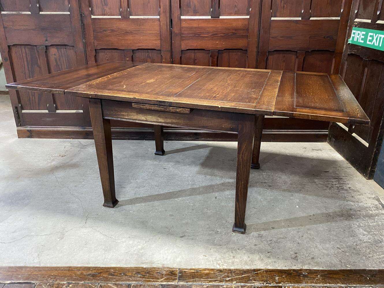 ドローリーフテーブル