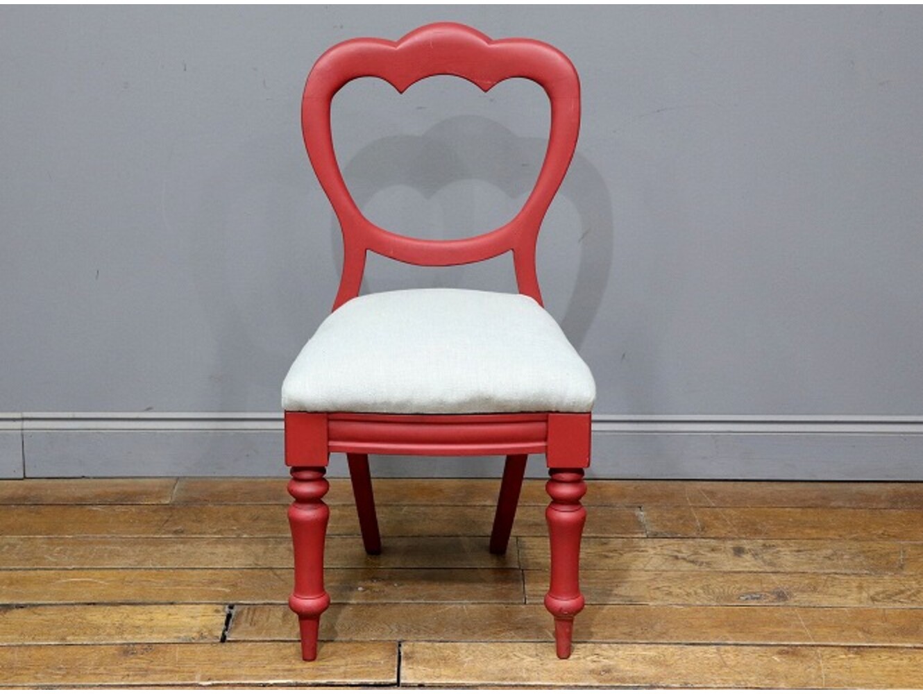 バルーンバックチェア